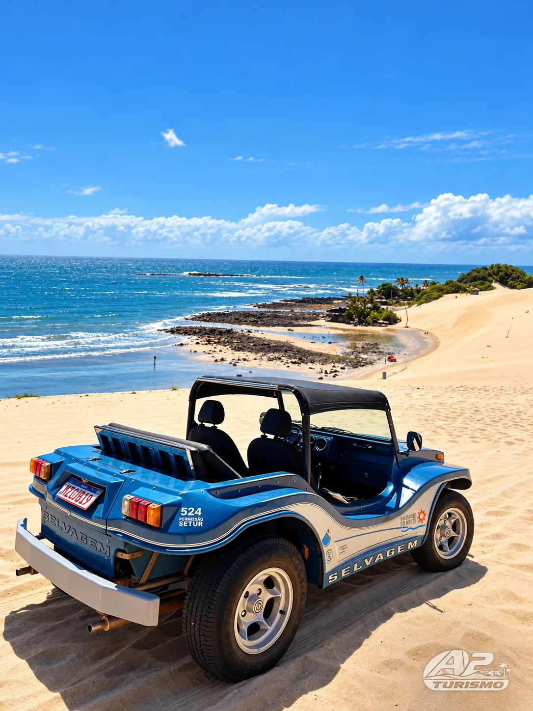 Buggy azul com o mar e a praia do Rio Grande do Norte ao fundo